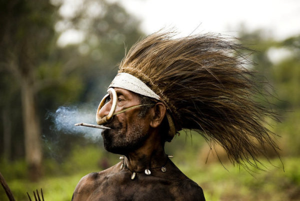 巴西原始部落+赤身女人母乳喂养野猪-原始部落