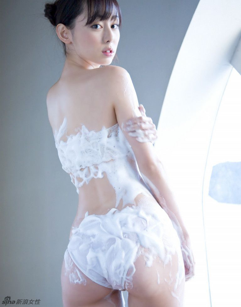 日本熟女尤物<em>秋山莉奈</em>湿身沐浴诱惑-日本,秋山