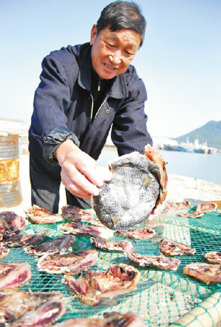 又到一年晒鲞季 今年宁波鱼鲞批发价也便宜-交