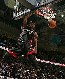 詹姆斯回老家贡献28+8+8 热火客场击败骑士八