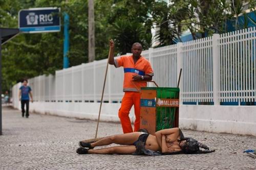 再穷也要做英雄!流浪在阿根廷的贫民蝙蝠侠-阿