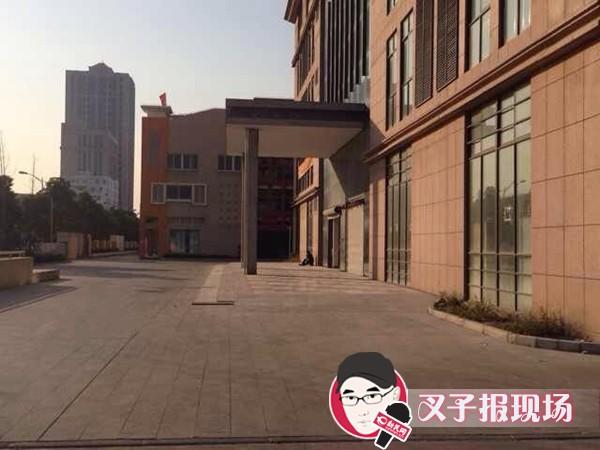 上海一男子被保安捅死 因巡逻电瓶车碰擦引斗