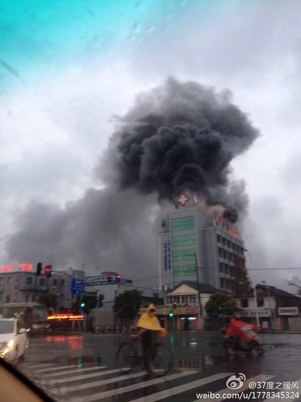 上海一医院顶楼起火无人员伤亡 医院停电运营