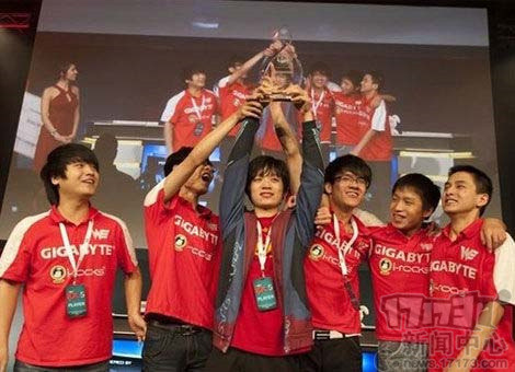 昔日霸者的盛与衰 回顾WE英雄联盟战队历程-