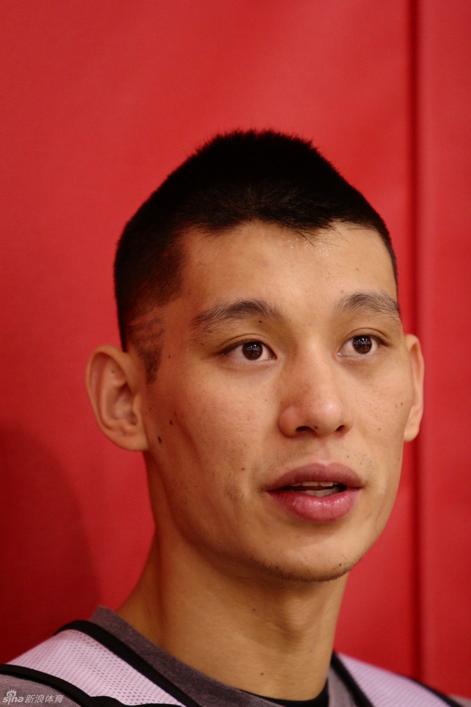 林书豪难忘被湖人绝杀 魔兽给他整了个新发型