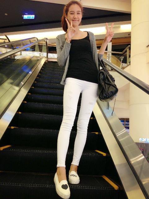 CBA场边<em>最美</em>风景 张宗宪<em>女友</em>甜美亮相(组图)-