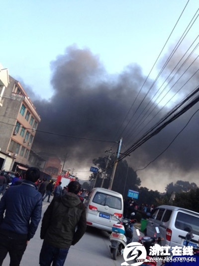 温岭市大东鞋业火灾 现场救出20多人16人死亡