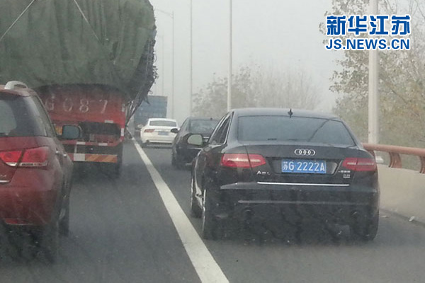 江苏东海县公安用65万豪车跑工地 被指太土豪