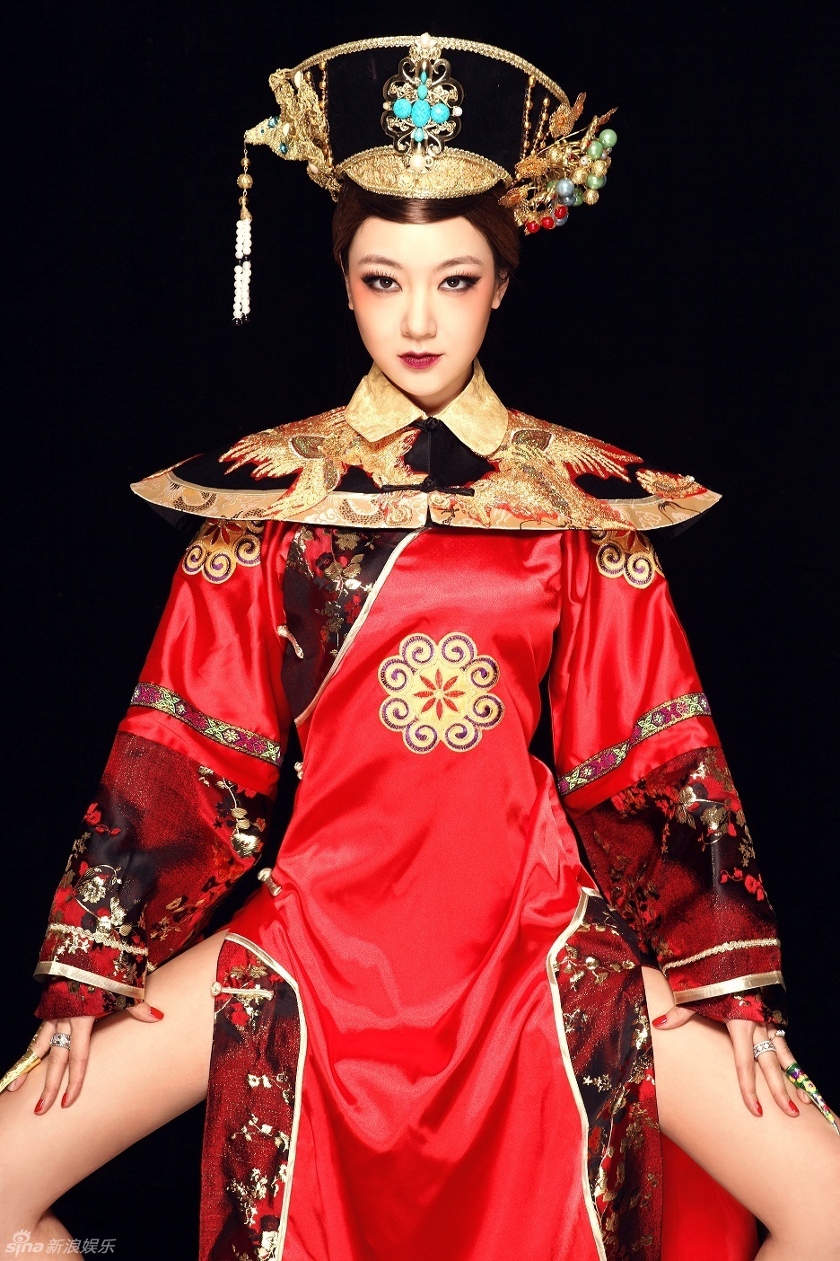 于瑛楠《中国风》清宫装性感露腿