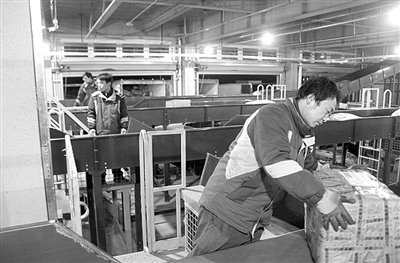 快递包裹的背后