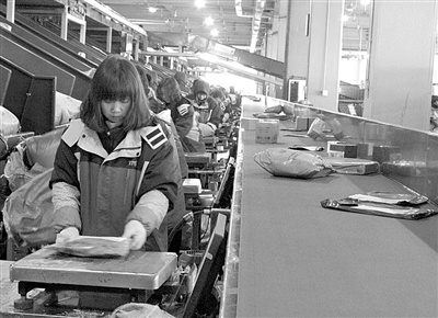 快递包裹的背后