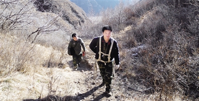 守护光明的电力巡检工