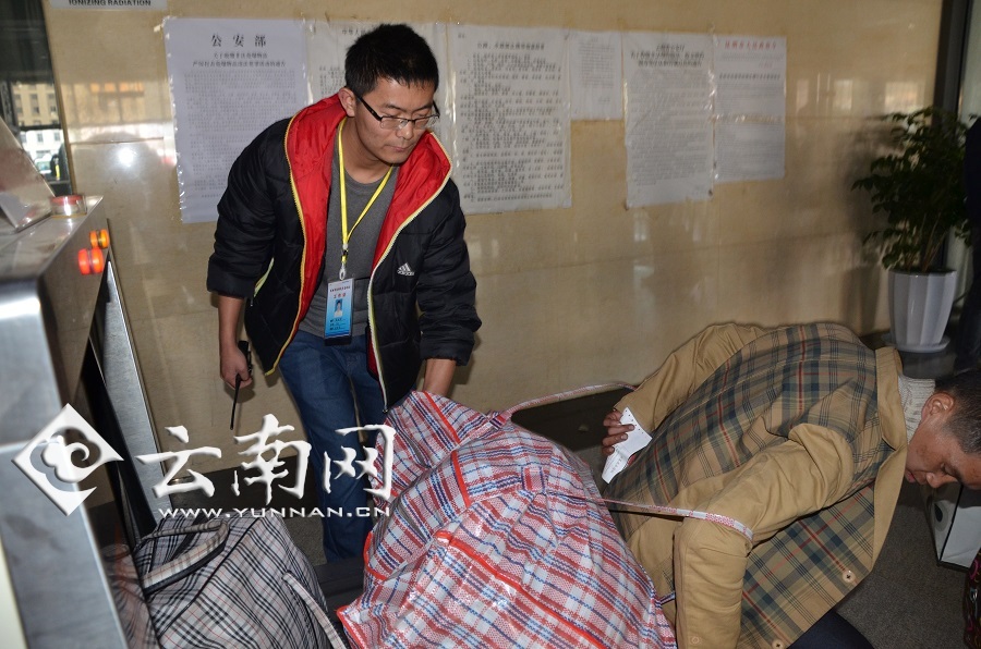 【新春走基层】客运站80后小伙“来不及吃饭”的春运坚守