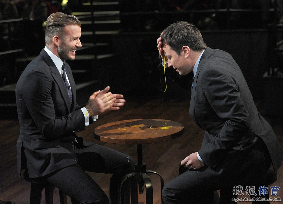 男神太惨!<em>小贝</em>做客真人秀 不顾<em>发型</em>头磕生鸡蛋