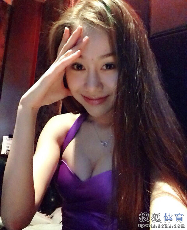 孙悦与 爱妻 亲密照曝光  情人 节前大秀恩爱-照曝