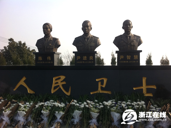 萧山三座消防烈士铜像消失?被拿去作蓝本设计石雕