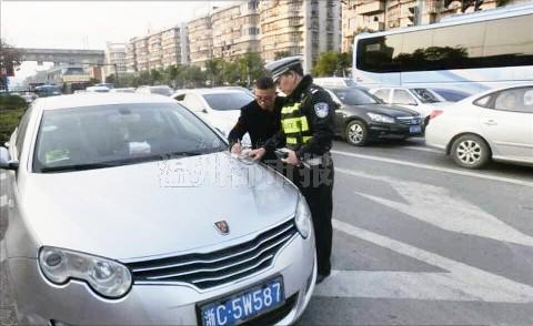 疯狂奔驰车车主一年被扣419分 称未收违章信息