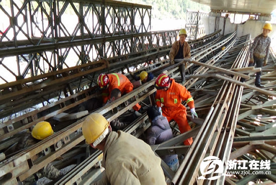 青田中铁隧道工地一在建桥梁支架坍塌 造成1死