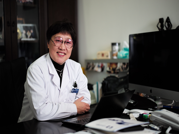 凌锋委员：保护医务工作人员不能靠“运动”