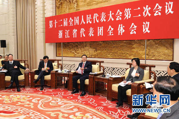 习近平等参加代表团审议