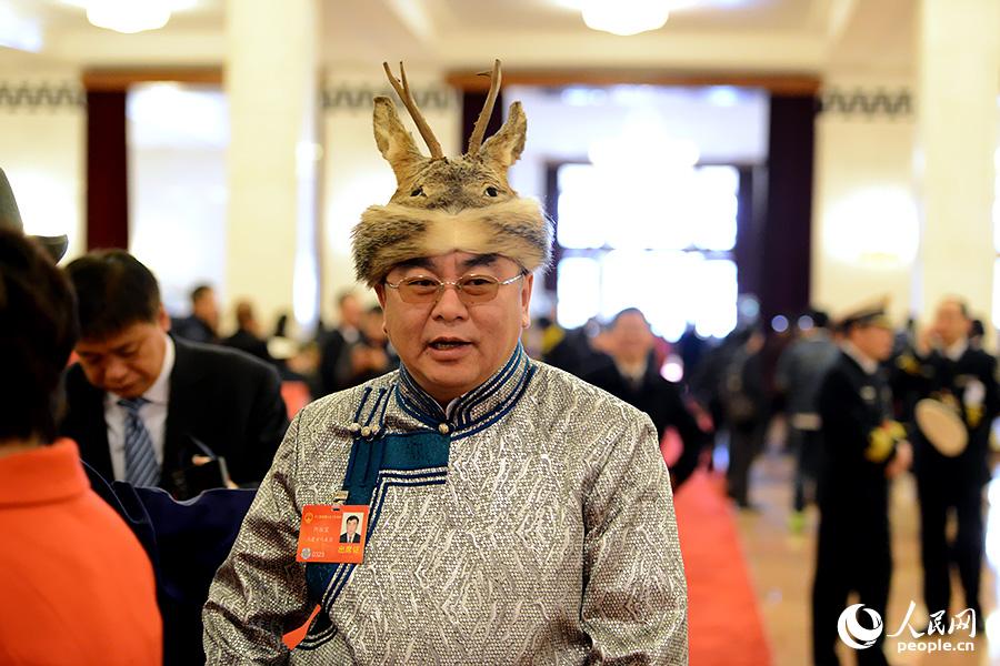 两会花絮：少数民族代表委员的特色帽饰(高清组图)