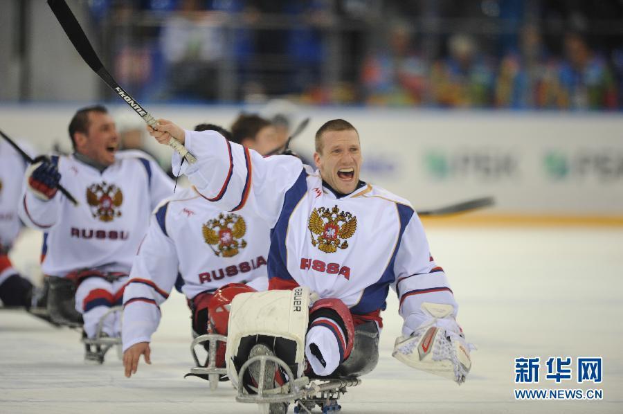 坐式冰球:俄罗斯胜美国-俄罗斯队,美国队,坐式