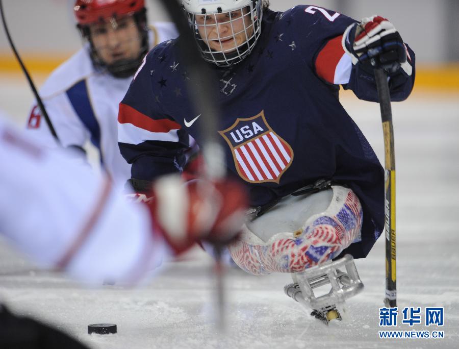 坐式冰球:俄罗斯胜美国-俄罗斯队,美国队,坐式