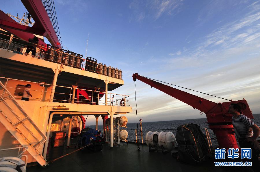 “雪龙”号做好准备 得到指令后将前往疑似海域(组图)