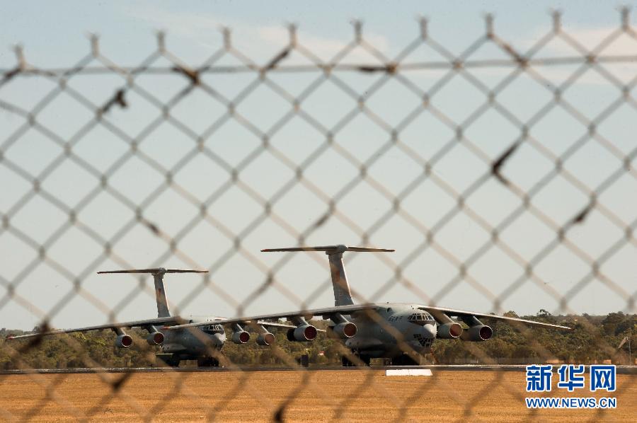 马航370航班搜寻:中国搜救舰艇兵分两路 日本侦察机参加