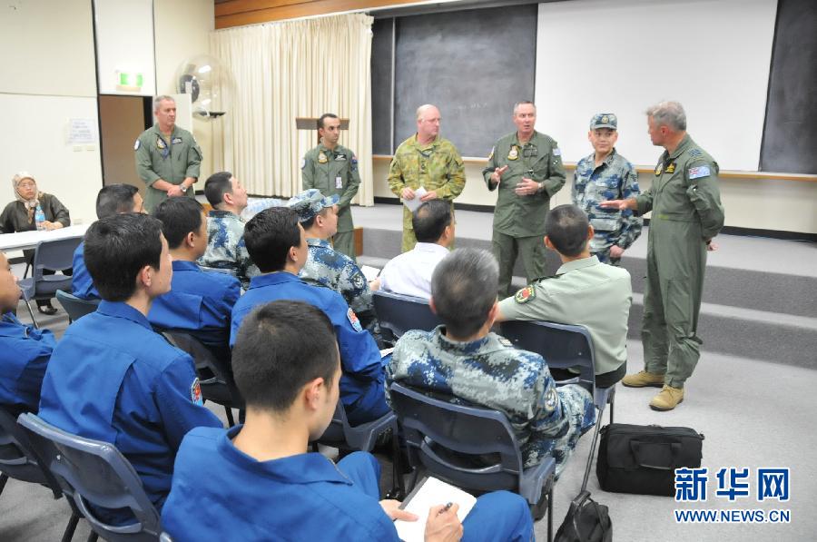 马航370航班搜寻:中国搜救舰艇兵分两路 日本侦察机参加