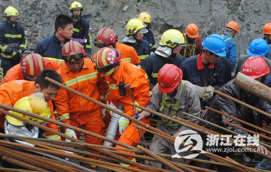 嘉兴工地钢筋支架坍塌压伤5人 伤员1小时内被