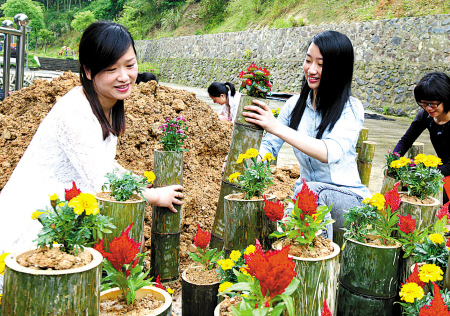 竹筒花装扮新农村