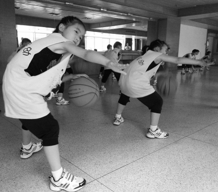 宁波篮球小宝贝省幼儿体育大会上炫风采-小