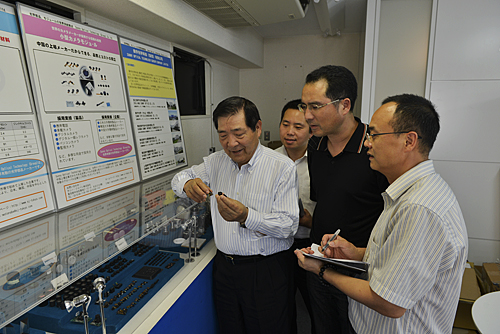 记者在余姚舜宇集团日本公司采访--中国宁波网