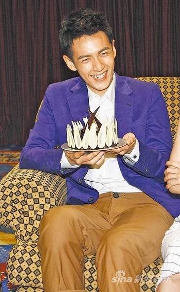 柯震东分手不出恶言 夸萧亚轩很棒会幸福-柯震