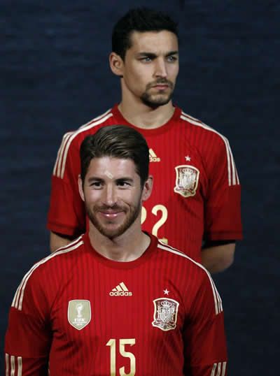 世界杯各国球队 球服大放送-西班牙队,俄罗斯队