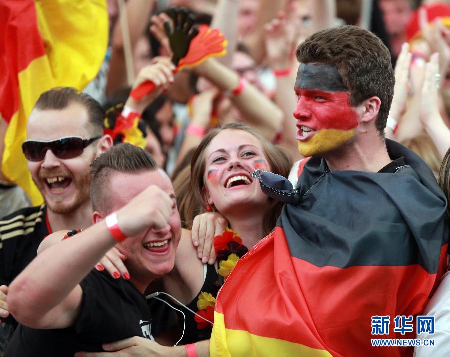 德国球迷庆祝德国队挺进16强-德国球迷,庆祝,1