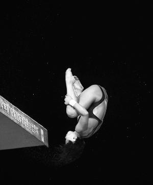 国际泳联跳水世界杯:中国队黄小惠惊险摘金(图