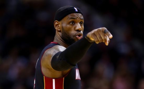 詹皇2年合同后暗藏玄机 2016或拿史上首份2亿