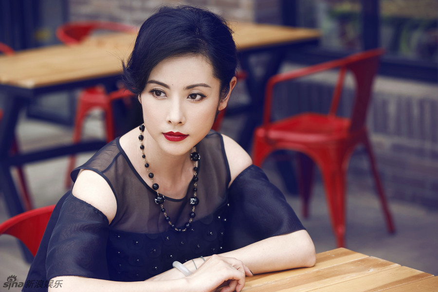 杨明娜红唇复古写真曝光 透视装显冷艳-杨明,红