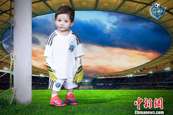 谁是球王萌将上场! 中国足球从娃娃抓起(组图)