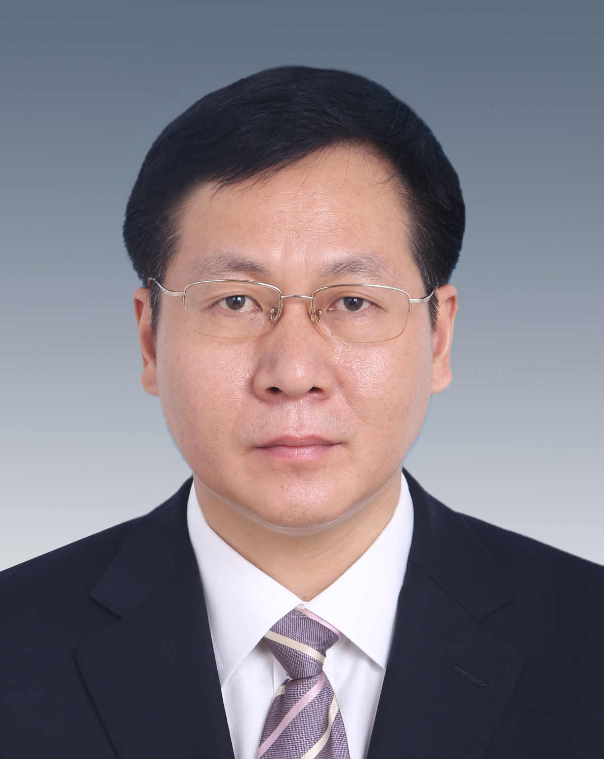 现任慈溪市副市级,龙山镇党委书记,拟任慈溪市委常委.