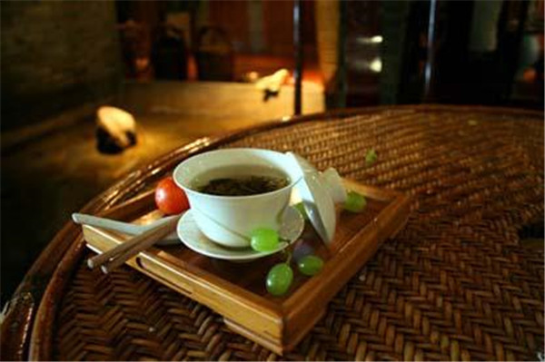 看电视时请饮茶