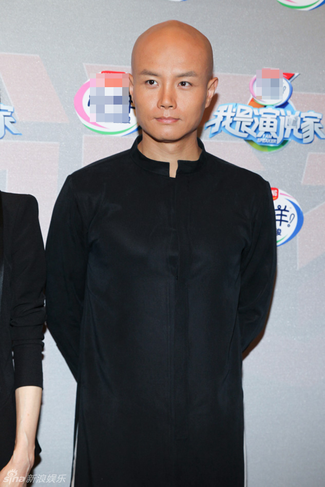 原来是个套!<em>鲁豫澄清换发型</em>:只是头套-大头娃娃