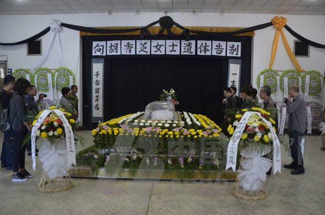各界人士追悼胡秀芝女士 各界人士前来悼念胡秀芝女士