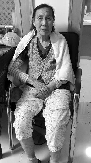 男子每天往返苏州上海照顾养母 攒千余张火车