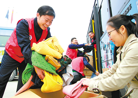 送上暖心衣-衣物,捐衣,捐赠