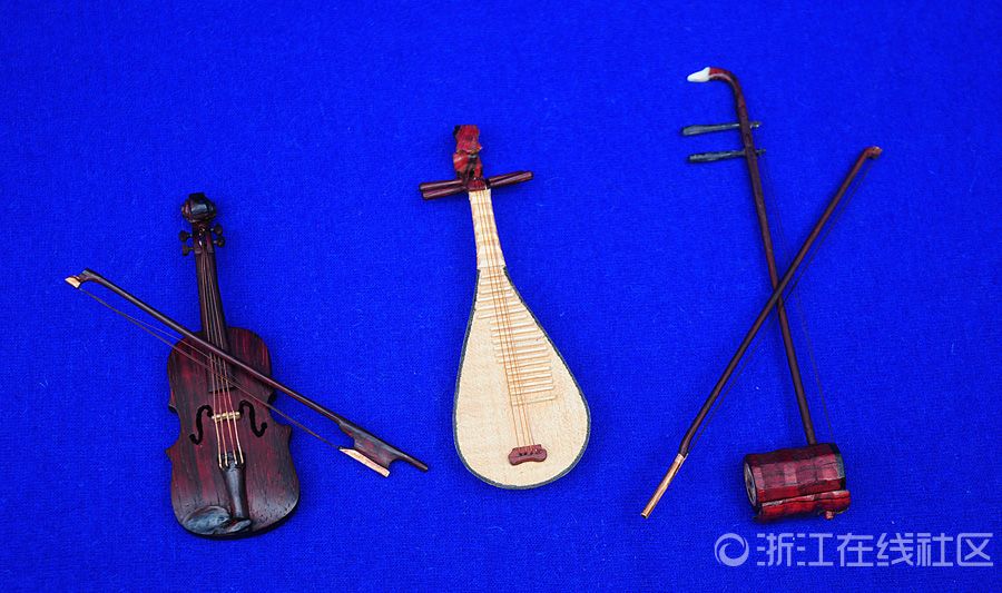 杭州巧手大伯再亮绝技 木制手工艺品萌化人心