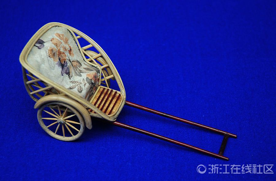 杭州巧手大伯再亮绝技 木制手工艺品萌化人心-杭州,大伯,木制,手工艺品,师傅-中国宁波网-新闻中心