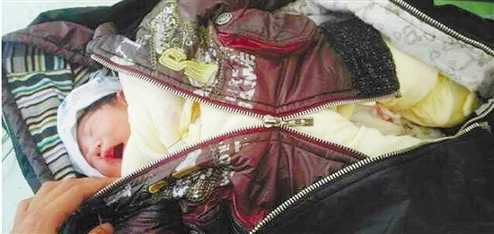 快到杭州的K530列车上 座位下的编织袋里传出